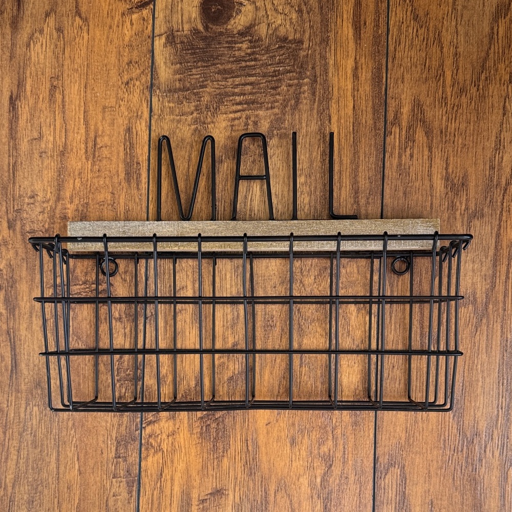 Black Wire Mail Organizer